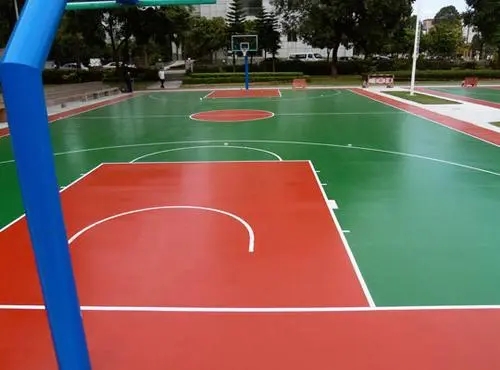南川球场地面翻新,裂缝修重要性
